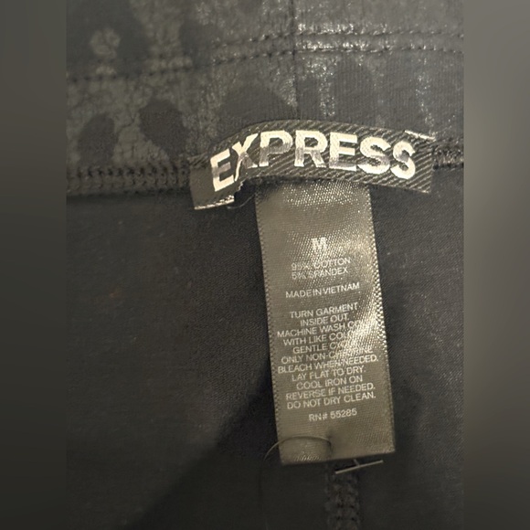 Express Black Patterned Leggings - Picture 3 of 3